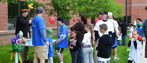 Community event with balloon bender and families